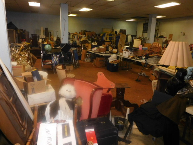 Labor Day Monday Estates- Dont Miss this auction- Unbelievable  - DSCN0694.JPG