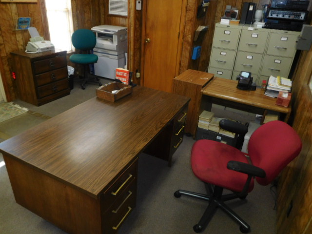 Erwin Memorial Funeral Home  Erwin Tennessee.....Antiques- Office -Pews and more - DSCN4663.JPG