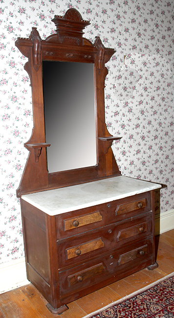 Historic Robins Roost American Queen Anne House, Antiques, Contents The Etta Mae Love Estate - 259_2.jpg