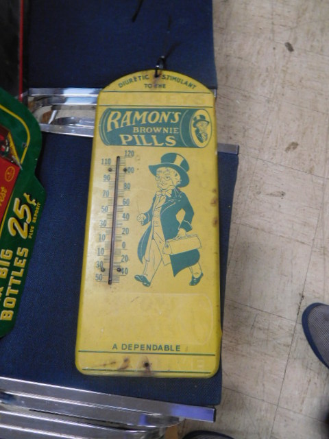 Advertising, Large Keen Kutter, Vintage toy, Jars Etc two Estate Collections - DSCN9524.JPG