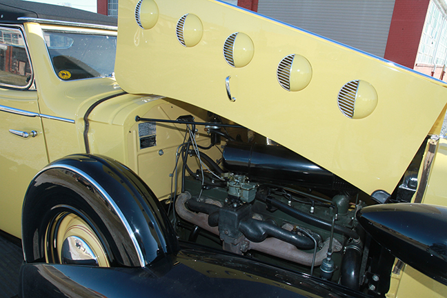 David Berry Estate Auction New Years Day-1935 LaSalle, 1936 Ford, Mascots, Antique Pharmacy items and more - 6116.jpg