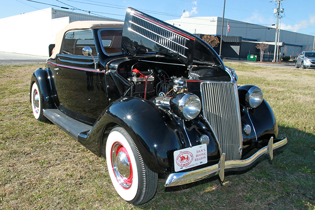 David Berry Estate Auction New Years Day-1935 LaSalle, 1936 Ford, Mascots, Antique Pharmacy items and more - 6135.jpg