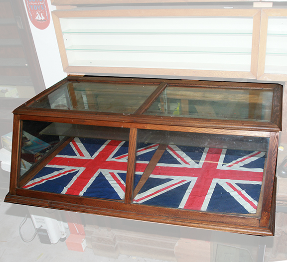 David Berry Estate Auction New Years Day-1935 LaSalle, 1936 Ford, Mascots, Antique Pharmacy items and more - 91_1.jpg