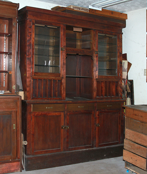 David Berry Estate Auction New Years Day-1935 LaSalle, 1936 Ford, Mascots, Antique Pharmacy items and more - 94_1.jpg