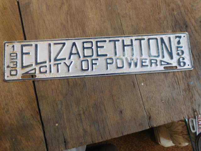 David Berry Estate Auction New Years Day-1935 LaSalle, 1936 Ford, Mascots, Antique Pharmacy items and more - DSCN9843.JPG