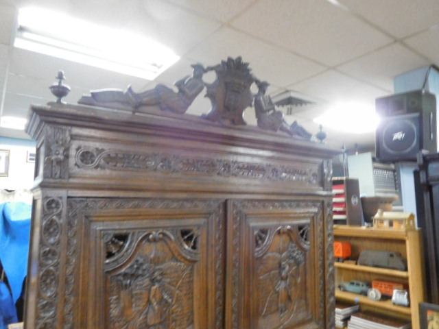 David Berry Estate Auction New Years Day-1935 LaSalle, 1936 Ford, Mascots, Antique Pharmacy items and more - DSCN9907.JPG