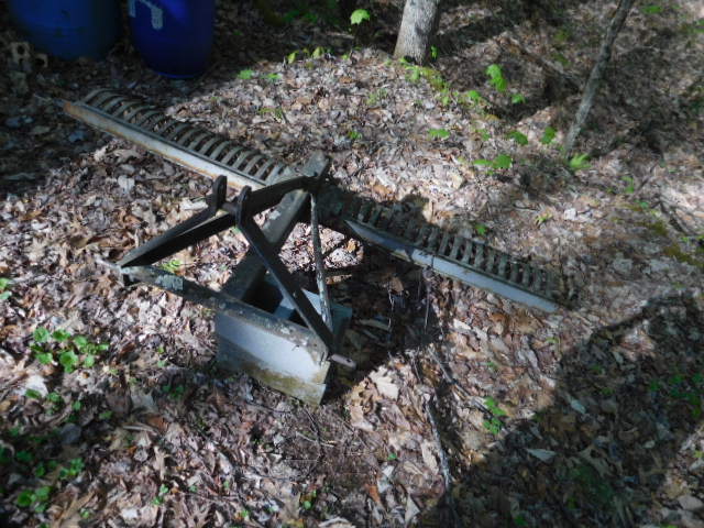 Living Estate  Auction Farm Machinery, tools, trailer, plus much more - DSCN0015.JPG