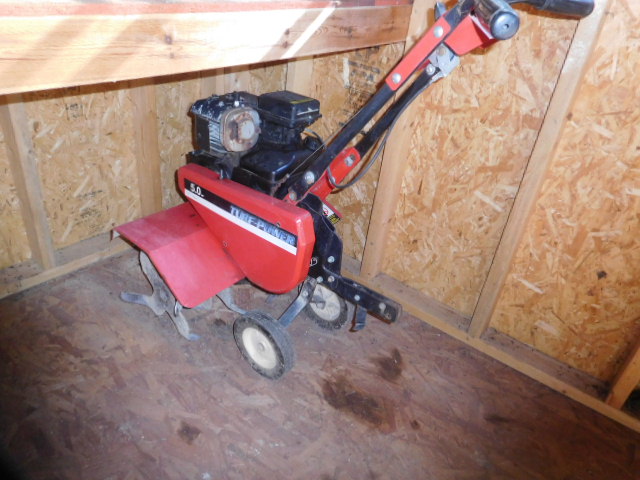 Living Estate  Auction Farm Machinery, tools, trailer, plus much more - DSCN9976.JPG