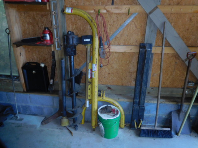 Living Estate  Auction Farm Machinery, tools, trailer, plus much more - DSCN9978.JPG