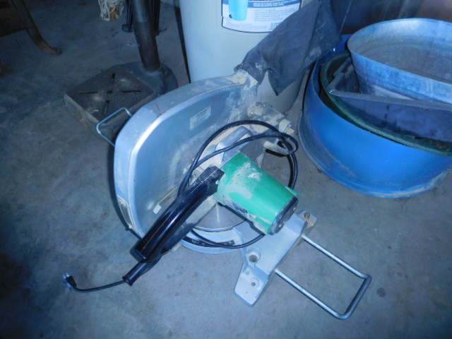 Living Estate  Auction Farm Machinery, tools, trailer, plus much more - DSCN9983.JPG